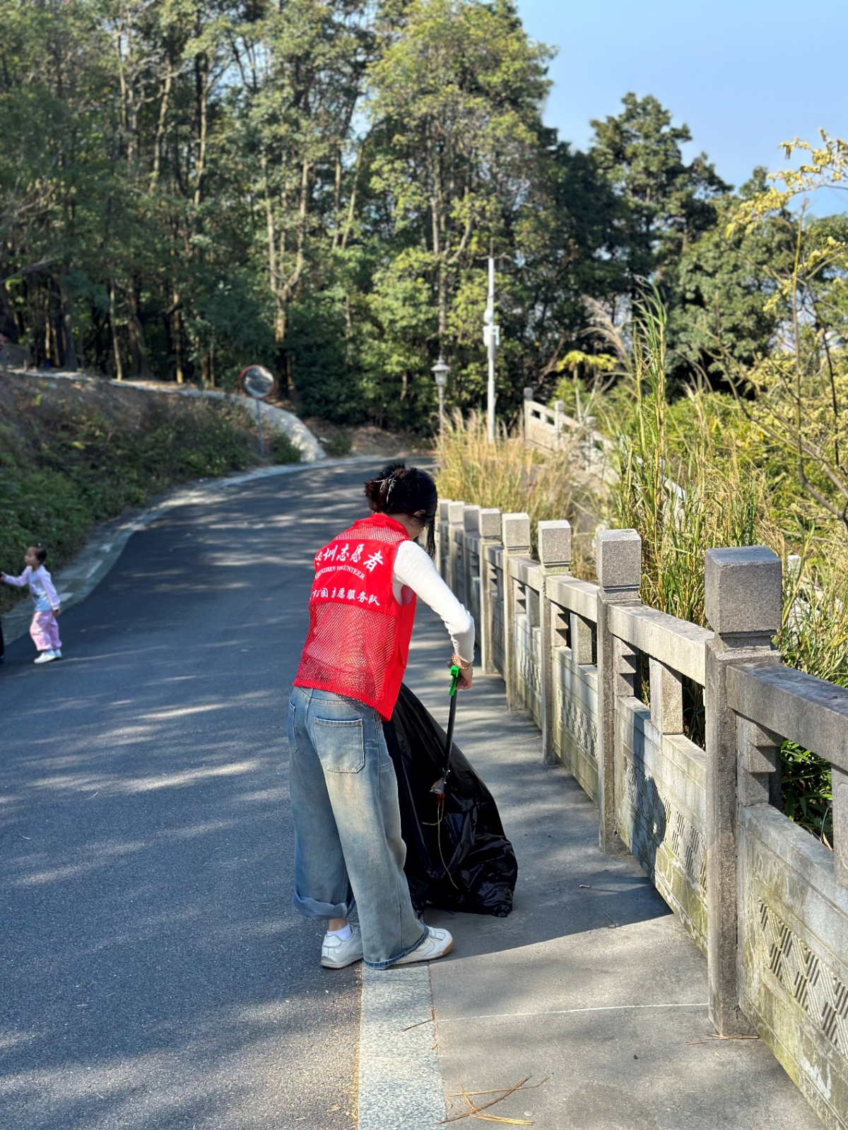 守護綠水青山,天堂影院環保袋義工(gōng)點亮陽台山(圖2)